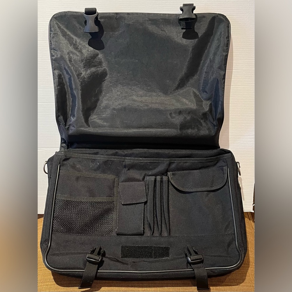 Foray Messenger Computer Shoulder Bag - Picture 5 of 15
